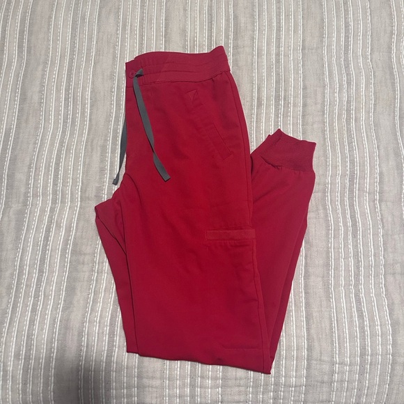 FIGS - Men’s Red Hidmo Scrub Pants; Small - Picture 2 of 2